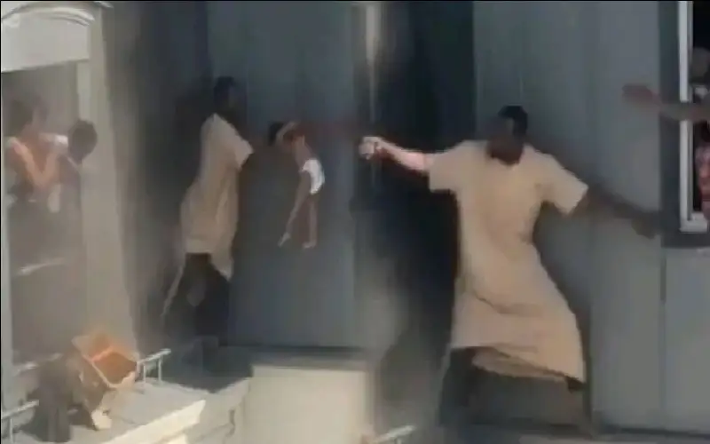 بطل من قلب اللهب.. مهاجر يخاطر