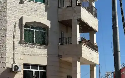 إخلاء عمارة في إربد بسبب تصدعات