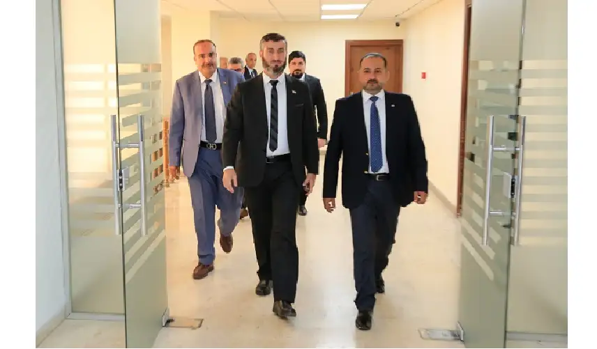 وزير المياه والري يستقبل اللجنة الفنية