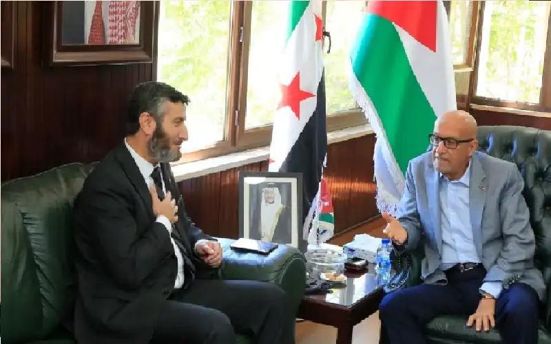 وزير المياه والري يستقبل اللجنة الفنية