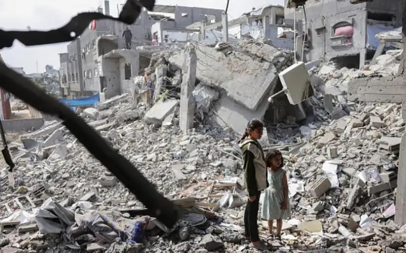 57 ألفا و575 شهيدا منذ بدء