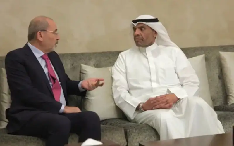 وزير الخارجية يبدأ زيارة رسمية إلى