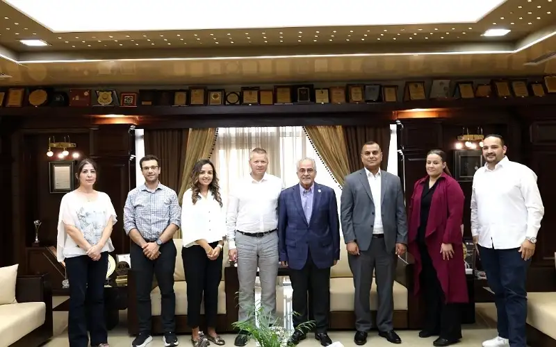 وفد من جامعة ويست السويدية يزور