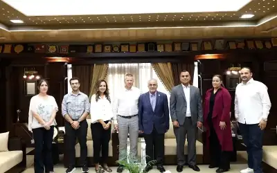 وفد من جامعة ويست السويدية يزور