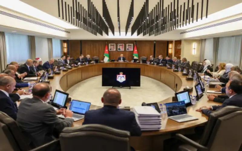 رئيس الوزراء يوجه بتكثيف الحوارات الوطنية