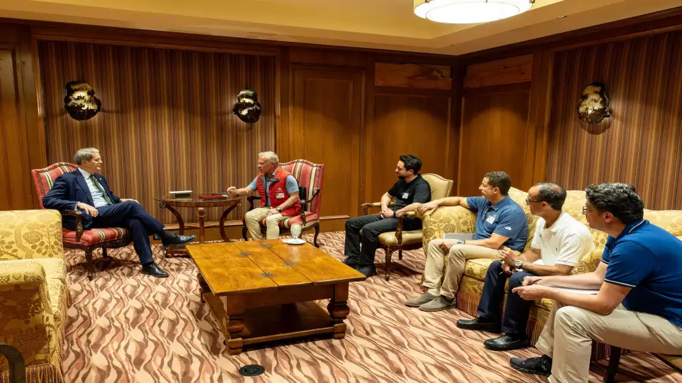 الملك ووزير الخزانة الأميركي يبحثان العلاقات