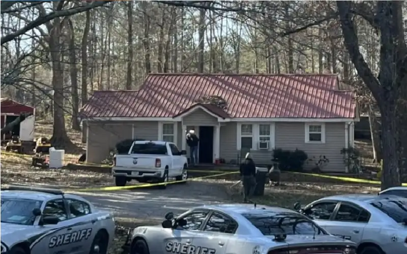 جريمة عائلية مروعة.. مراهقة تقتل والدتها