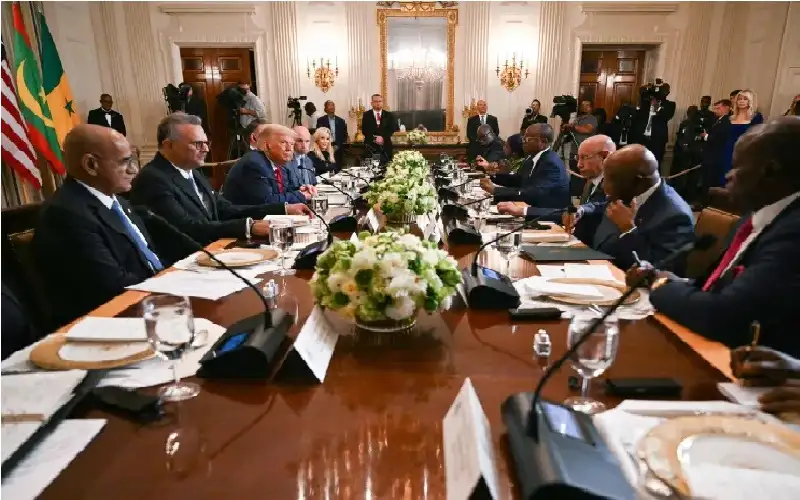 شاهد.. ترامب يطلب في لقاء مع