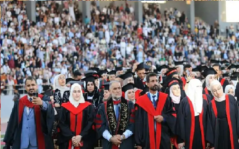 الجامعة الهاشمية تخرج طلبة كليات الطب