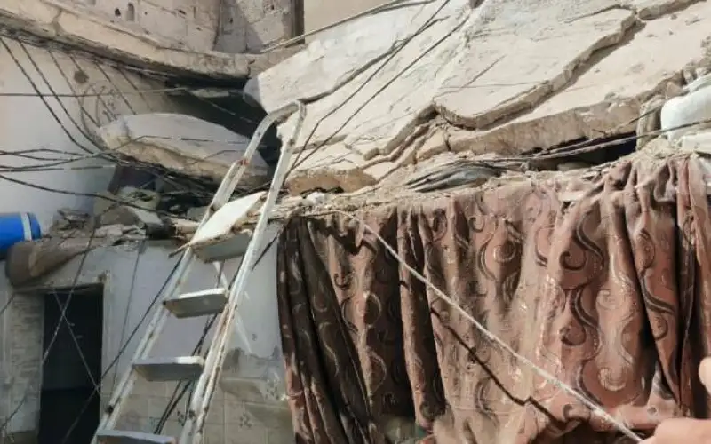 إصابة عدد من الأشخاص بانهيار سقف