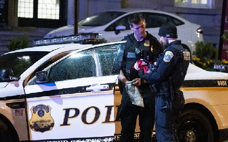 أم تترك رضيعها يموت في سيارة