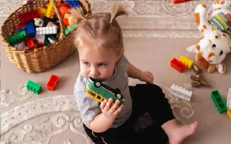 طفولة سامة.. اكتشاف 96 مادة كيميائية