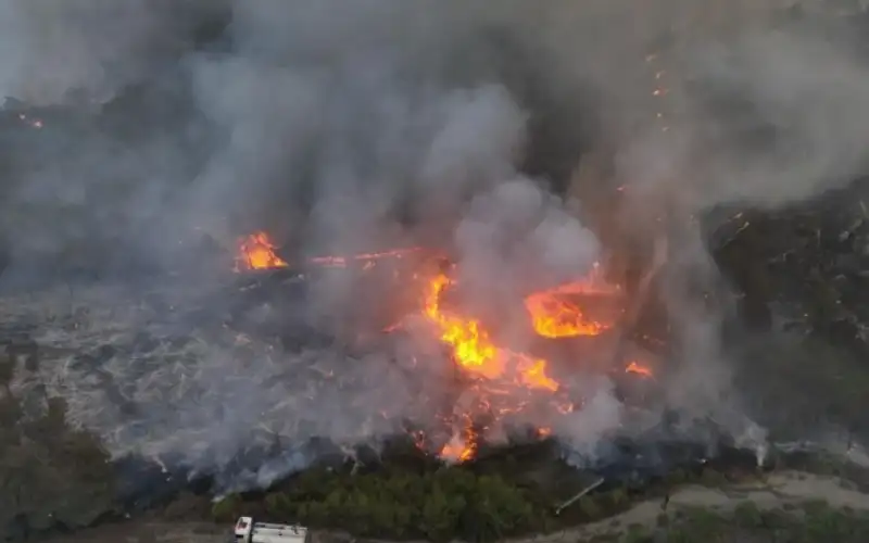 إغلاق معبر كسب وحرائق متجددة في