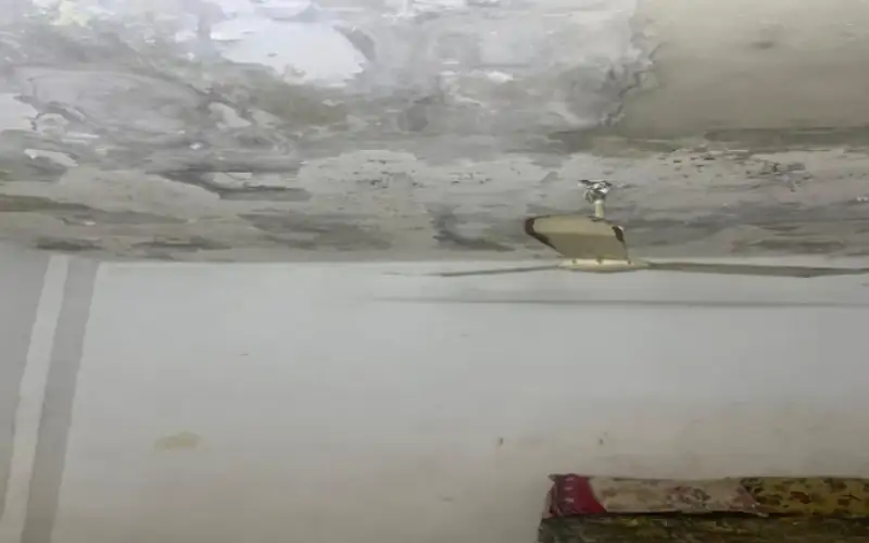 إخلاء بناية سكنية من طابقين في