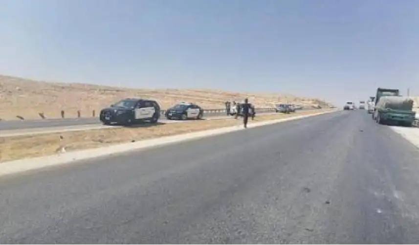 3 إصابات بتدهور مركبة على أوتوستراد