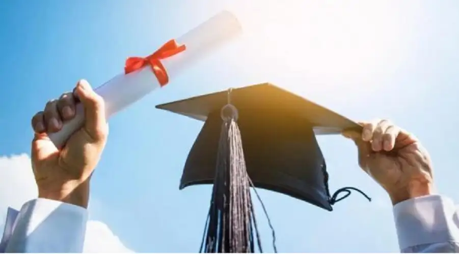 الطلبة الأوائل في امتحان الشامل 2025