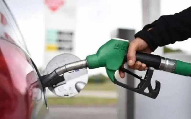 الحكومة: ارتفاع أسعار المشتقات النفطية عالميا