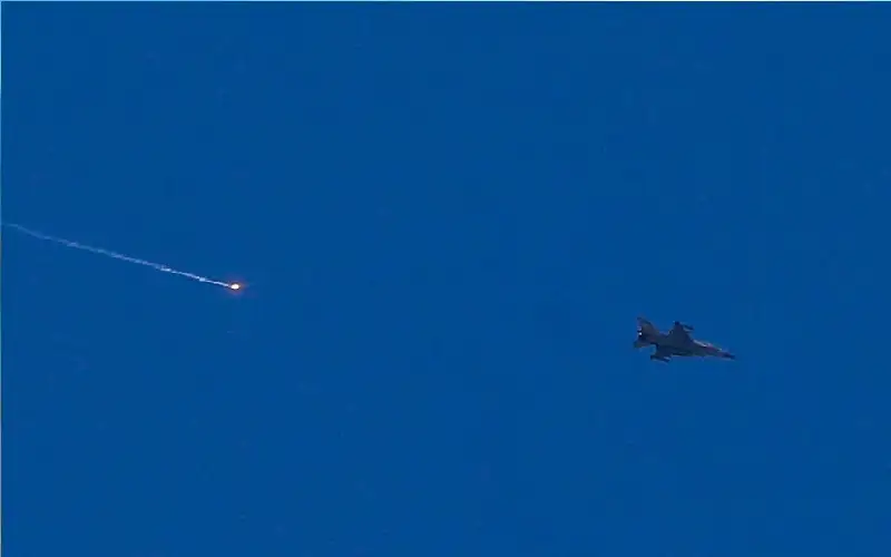 قوات الاحتلال تعلن استهداف مدخل مجمع