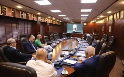 تجارة عمان تبحث سبل تطوير العلاقات