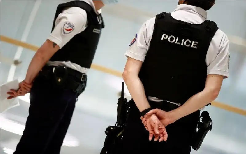 في فرنسا.. طفل يقتل مولودة في