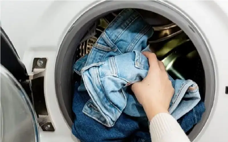 تحذير صادم.. ملابسك قد تكون مرتعا