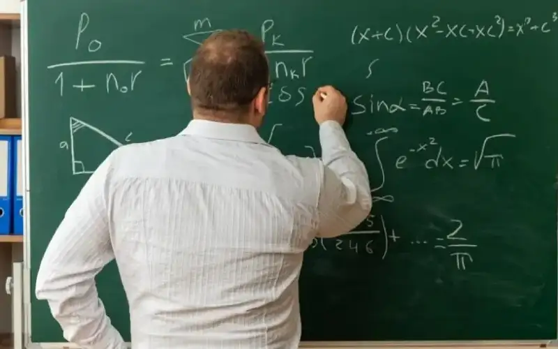 التربية: إعادة الاقتطاعات المالية للمعلمين بعد