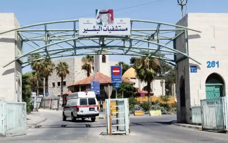 مراجعون في البشير يشتكون تردي خدمات