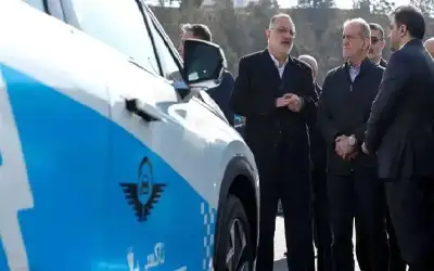 استقل سيارة أجرة.. تعطل موكب الرئيس