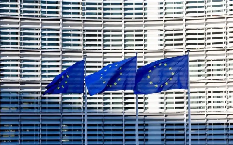 بينما تدعم دول الاتحاد الاوروبي اسرائيل