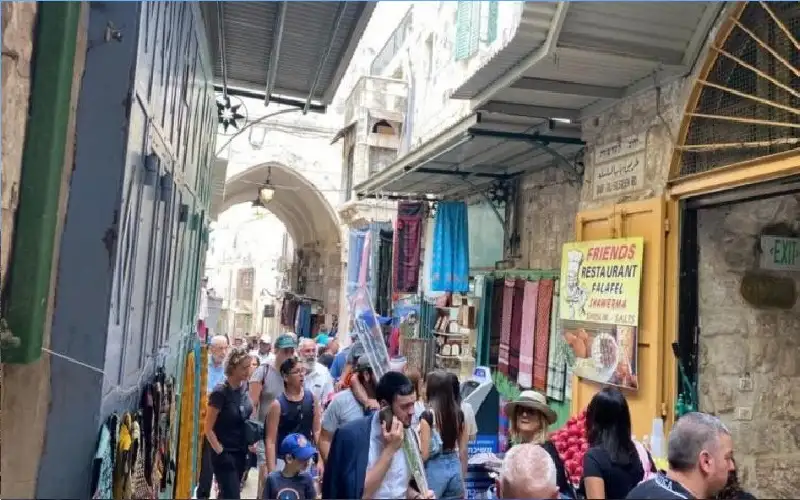 قبيل استقالته بساعات.. وزير في حكومة