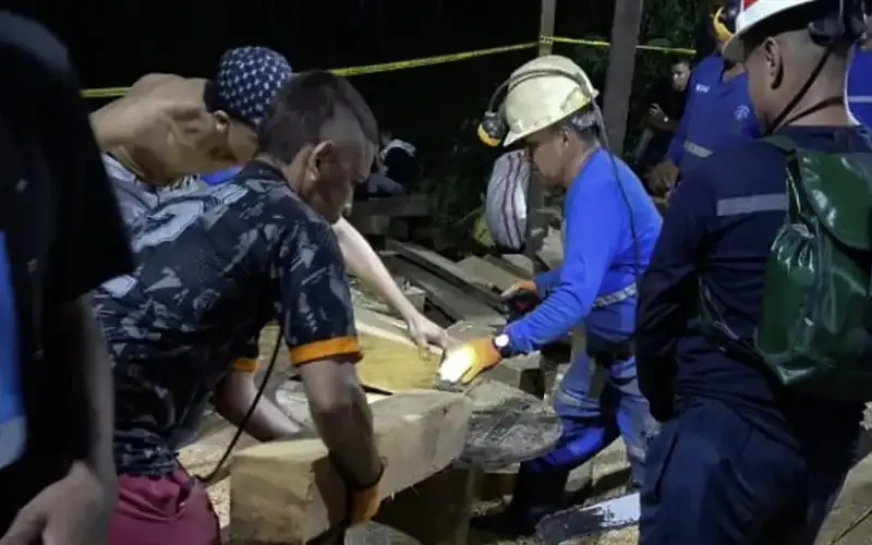 كولومبيا تسابق الزمن لإنقاذ 18 عاملا