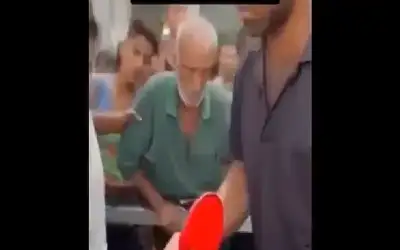 مات جوعا وهو يقف ف طابور