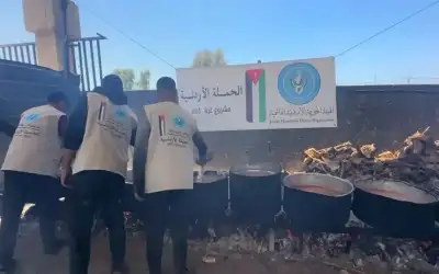 الحملة الأردنية توزع وجبة دمثة العدس