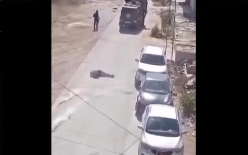 في القدس.. جندي اسرائيلي يطلق قنبلة