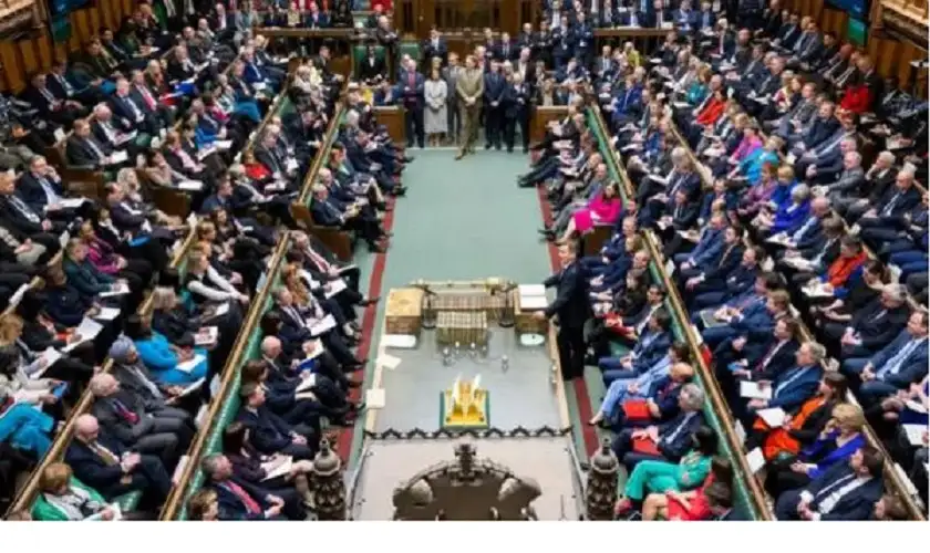 220 نائبا بريطانيا يحضون ستارمر على