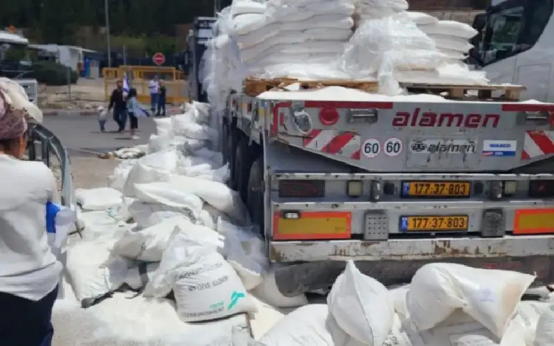 تعادل حمولة ألف شاحنة.. الاحتلال يتلف