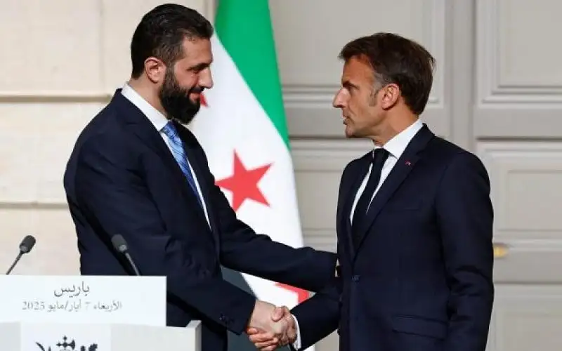 ماكرون يحذر الشرع: على سوريا تجنب