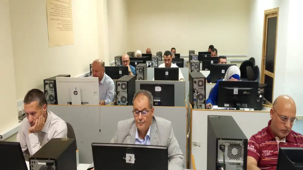 امتحان تأهيلي لـ114 متقدما للحصول على