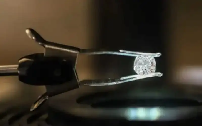 بطاريات من الماس تدوم أطول وبكفاءة