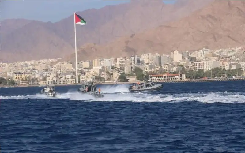خفر السواحل تنقذ مركبا سياحيا في