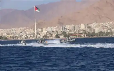 خفر السواحل تنقذ مركبا سياحيا في