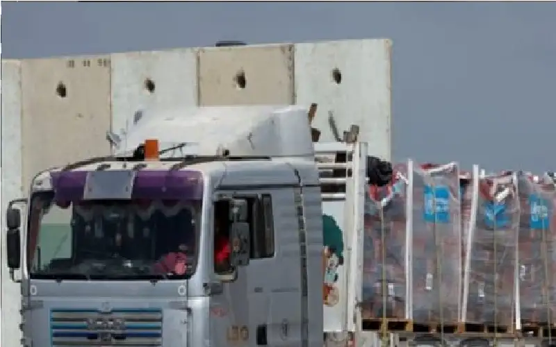 عبور 25 شاحنة مساعدات إلى غزة