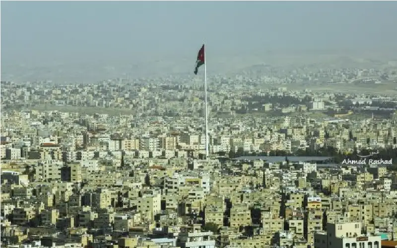 الحكومة: الأردنيون لا يتلقون أوامر من