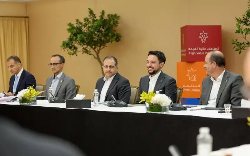 ولي العهد يحضر جانبا من جلسة