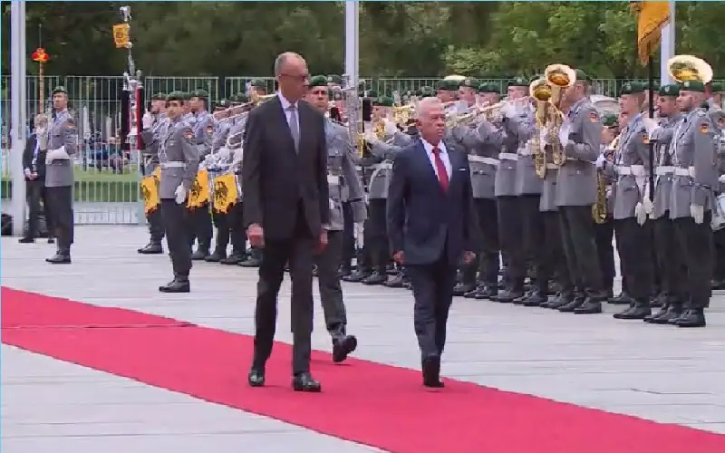 الملك يصل إلى مقر المستشارية الألمانية