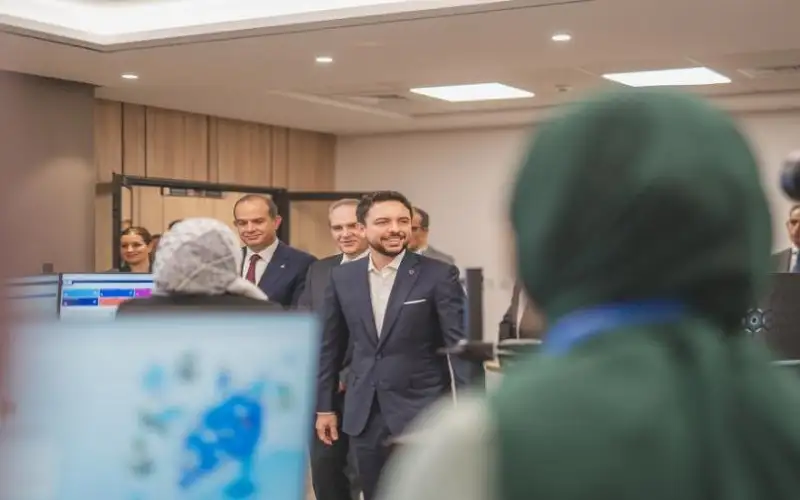 ولي العهد يفتتح مركز الصحة الرقمية