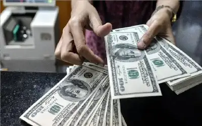 الدولار يتذبذب قبل اجتماع مجلس الاحتياطي