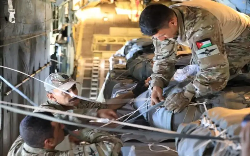 الأردن ينفذ إنزالا جويا لمساعدات إغاثية