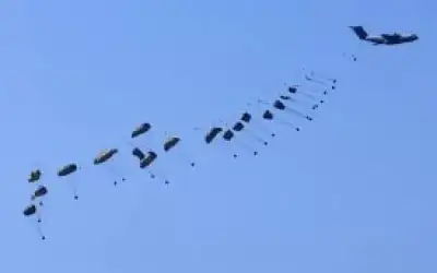 ألمانيا تبدأ إسقاط مساعدات إغاثة جوا