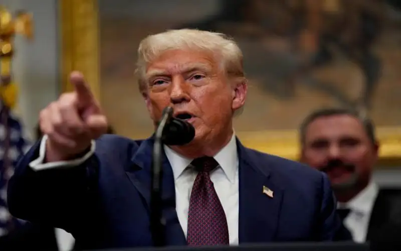 ترمب يأمر بنشر غواصتين نوويتين ردا